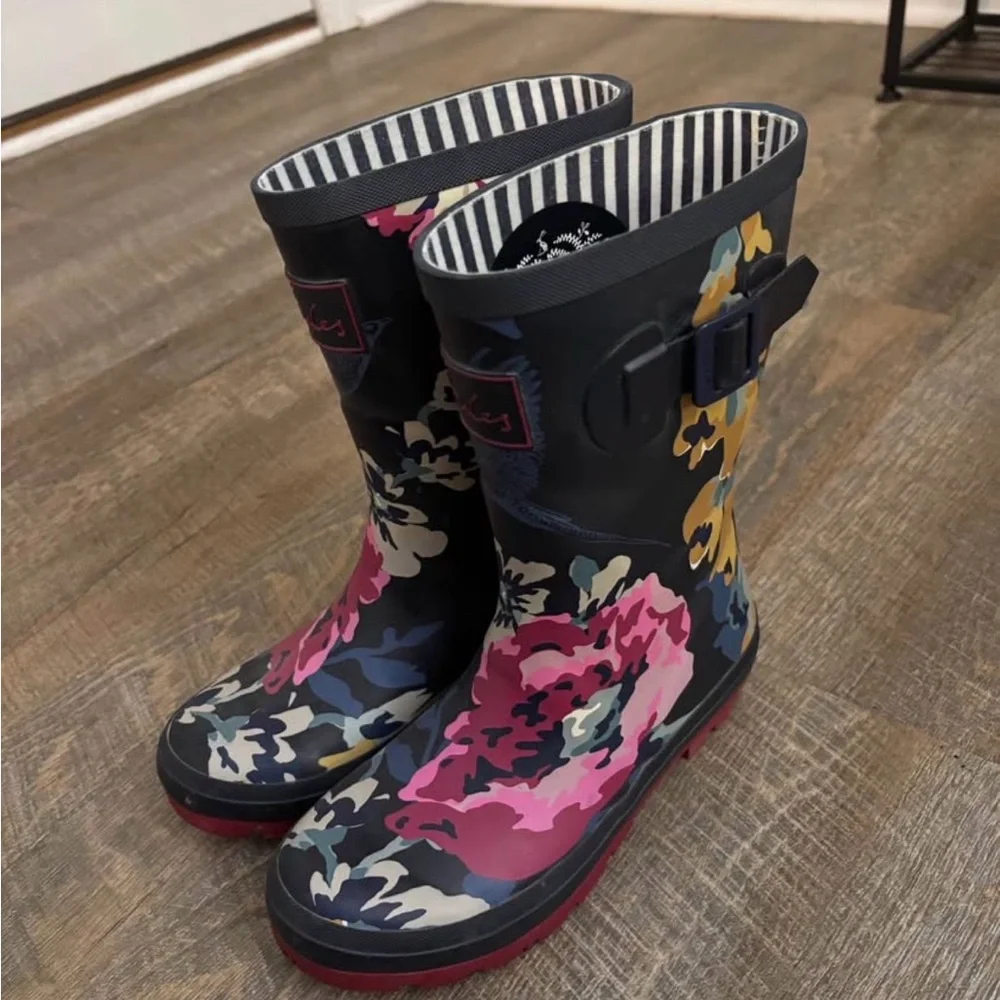 Joules Women's Navy and Pink Floral Rain Boots - Picture 2 of 3